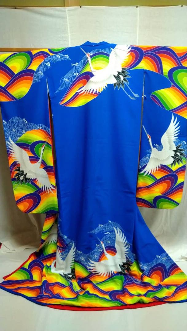 結婚式の大振袖・引き振袖・花嫁用振袖赤地に松と鶴刺繍 No.125着物レンタルのKANEMATA カネマタ