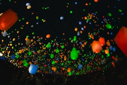 梅田スカイビル Xmas 2021 空中庭園に現れた幻想空間「白い森とひかりの森」や、１F広場に登場する高さ27メートルのクリスマスツリーなど見どころ盛りだくさん！積水ハウス梅田オペレーション株式会社 のプレスリリース