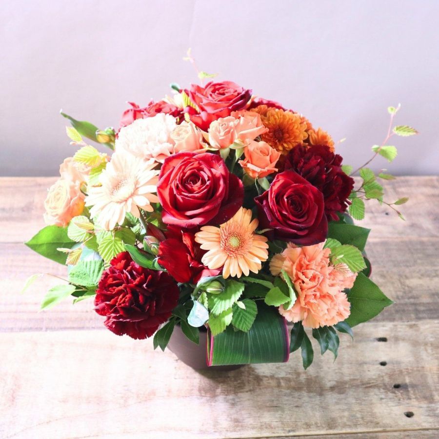 花束「シャイニー・オランジェ」 プレゼント 花プレゼント おすすめ 人気 おしゃれ ギフト 花ギフト フラワーギフト 花を贈る 花贈る 誕生日 贈り物お祝い 結婚祝い 出産祝い 開店祝い 昇進祝い 内祝い 新築祝い 引っ越し祝い 長寿 記念日:イイハナ・ドットコム通販JRE