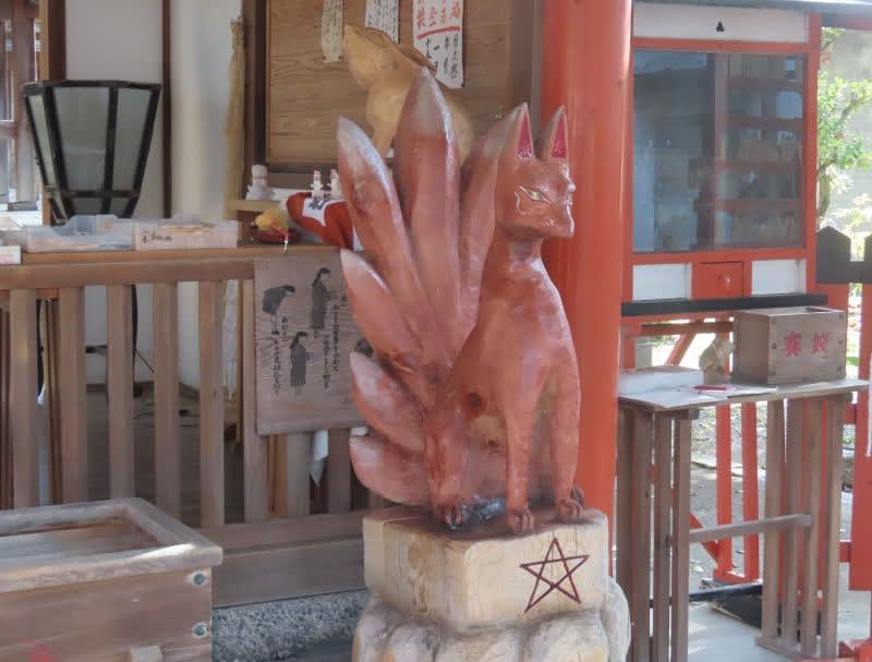 九尾稲荷神社の鳥居が新しくなりました