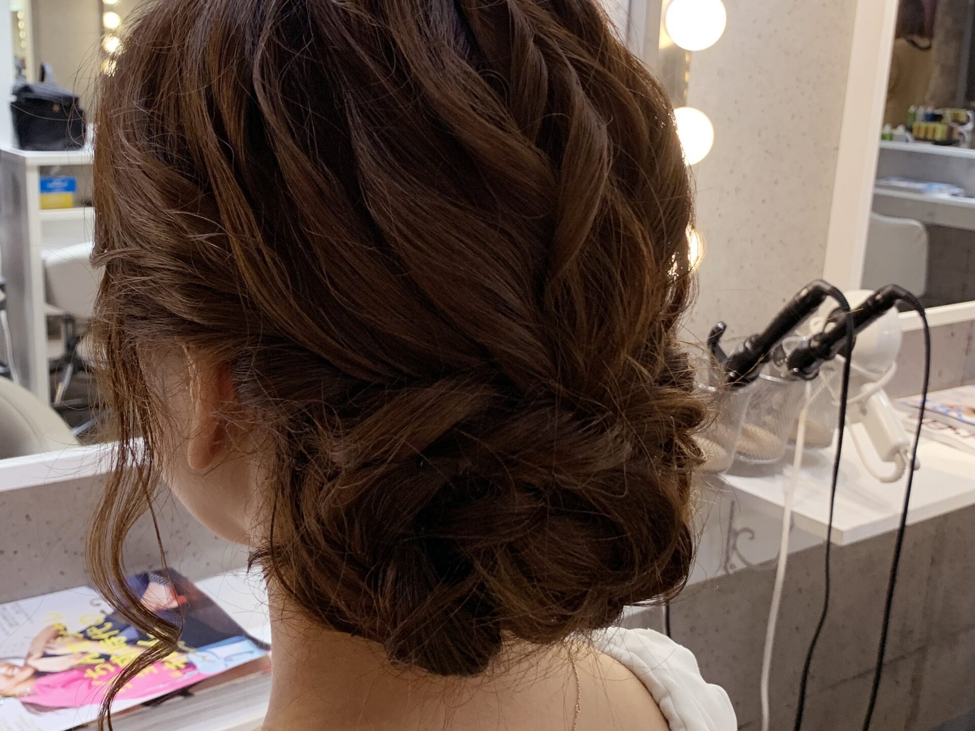 その披露宴の髪型、マナー違反じゃない？結婚式のお呼ばれにしていけるヘアアレンジMERY