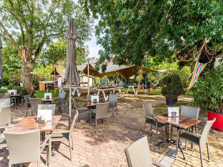 ボミー: 最高級レストランハミルトン島