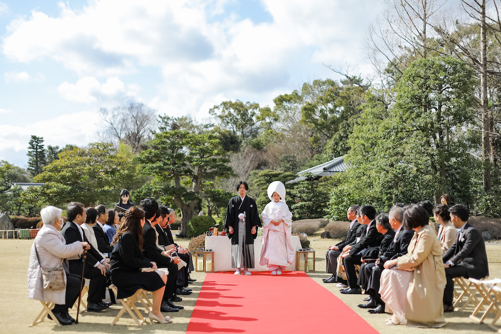 結婚式に参列！ゲストの服装マナーや持ち物は？ご祝儀袋や送迎バスのアレコレもバス観光マガジン