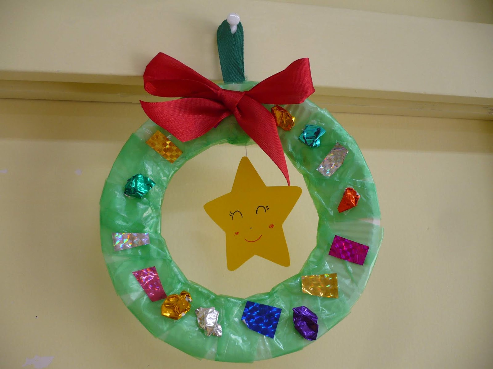 保育園幼稚園 紙皿クリスマスリース製作アイデア作り方10選 1歳児、2歳児、3歳児、4歳児、5歳児男性保育士あつみ先生の保育日誌 おすすめ絵本と制作アイデア