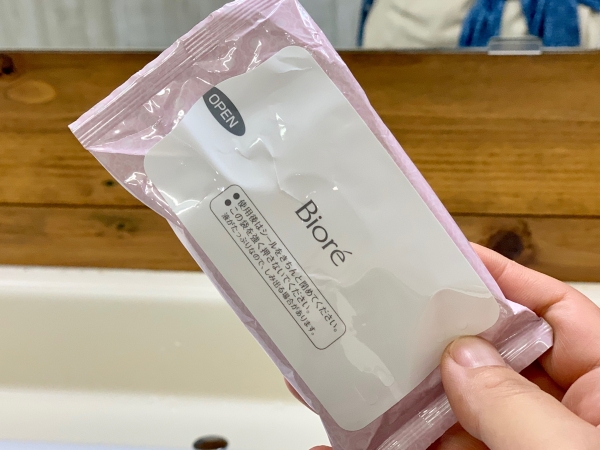 キャンプにメイクは必要？アウトドア仕様のメイクとスキンケアの基本 – キャンプクエスト