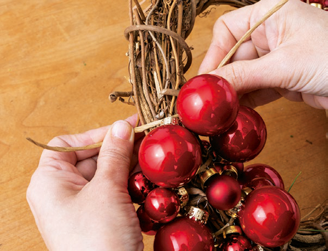 １００均アイテムで、誰でも簡単に作れる『ひな祭りリース』の作り方 – GLUGLU グルグルby grape