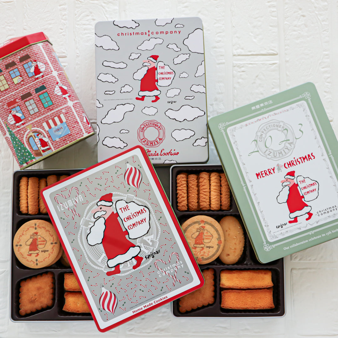 京都タワーサンド1F「SUGiTORA」 本日は、『SUGiTORAクリスマス缶』をご紹介いたします🎄 SUGiTORで大人気のクッキー缶に期間限定の クリスマス缶が登場！ 赤はなのトラちゃんやサンタさん、トナカイさんのクッキーが入った、見るだけでも癒されるクッキー缶です🎅🏼 他に