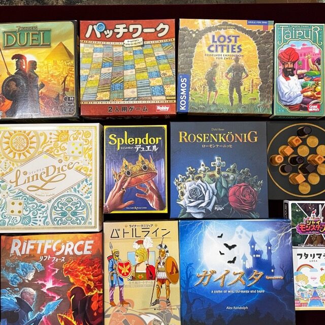 サンタとエルフと子供たちのクリスマスボードゲームPremiumベクトル素材