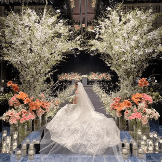 意外に高い！？結婚式の会場装花にかける費用の相場とはみんなのウェディングニュース