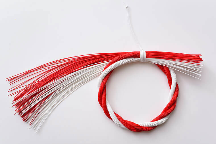 100均の水引で簡単に作る、おしゃれなお正月飾り