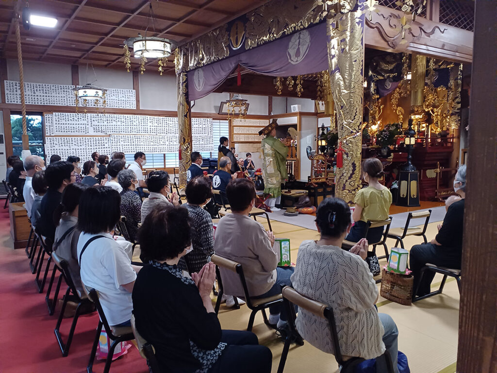 灯篭流し 海施餓鬼会千葉県鴨川市 大本山小湊誕生寺 公式サイト