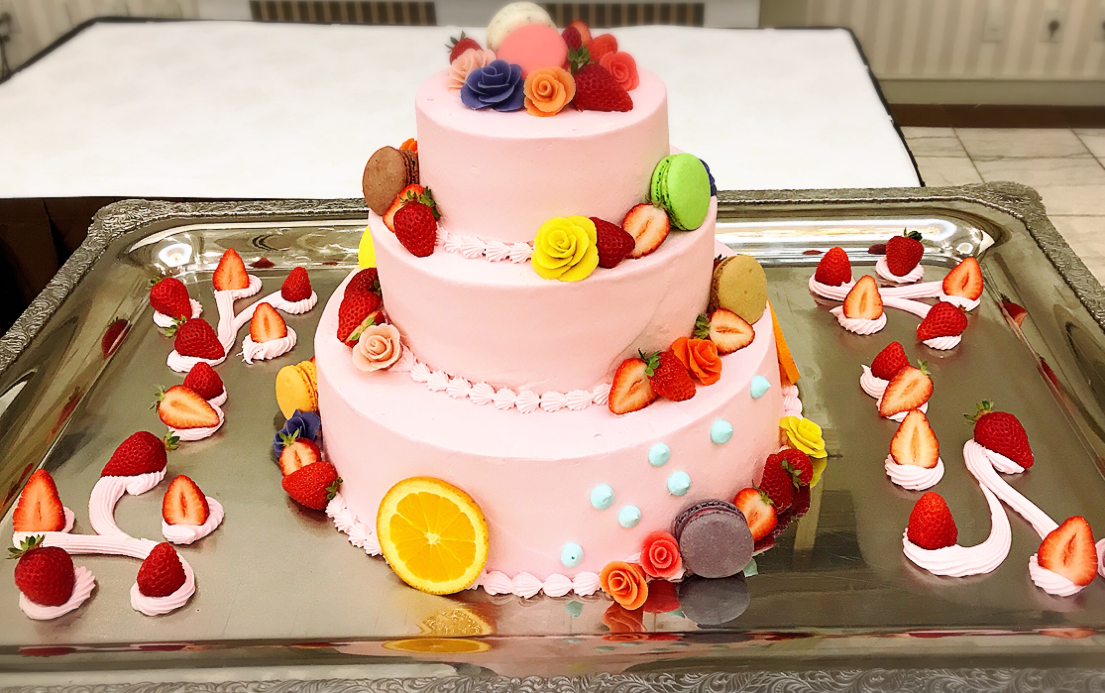 ハート型３段ウエディングケーキ - 人気ランキングプラン東京・神奈川・埼玉・千葉のケータリング サービス、オードブルの宅配はお任せ下さい