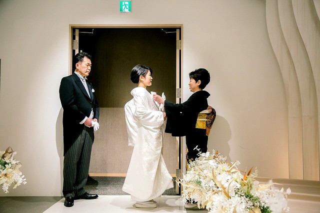 ザ ガーデン オリエンタル大阪の和装人前式におすすめの色打掛のご紹介 - ザ トリート ドレッシングウエディングドレスのレンタル・購入