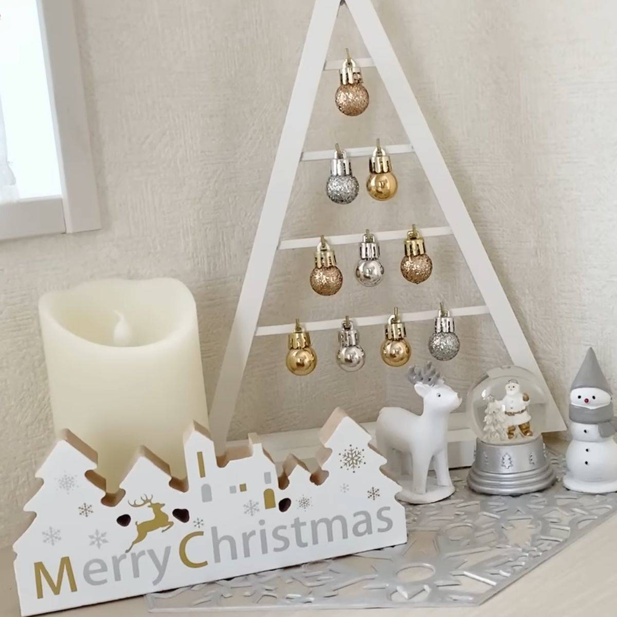 133,823 クリスマス 部屋 Stock Photos, High-Res Pictures, and Images - Getty Imagesクリスマス 帽子, クリスマス 飾り, ハロウィン 飾り