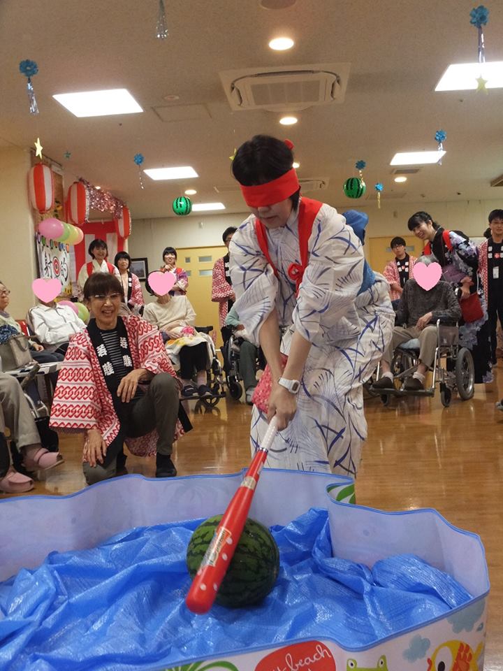 ♪夏祭りの飾り作成中♪ - 特別養護老人ホーム 二本松いわしろ紀行