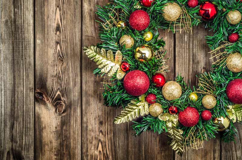 楽天市場 クリスマスリース クリスマス ポインセチアl 壁掛け 完成品 光触媒 造花 玄関 壁飾り リース おしゃれ 玄関飾り クリスマス 冬 お洒落人気 ドア リース シック アートフラワー クリスマス飾り 玄関リース ドア飾り クリスマスインテリア 赤 白 レッド ホワイト