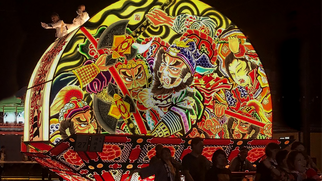 夏の思い出作りに！世界一の扇ねぷたを引いてみませんか？ 高さ12ｍ,幅9.2ｍの「世界一の扇ねぷた」 毎年、平川ねぷたまつりのトリを務める「世界一の扇ねぷた」を一緒に引いてくれ仲間を募集します！ご家族やご友人をお誘いの上、是非ご参加ください！対象者自力