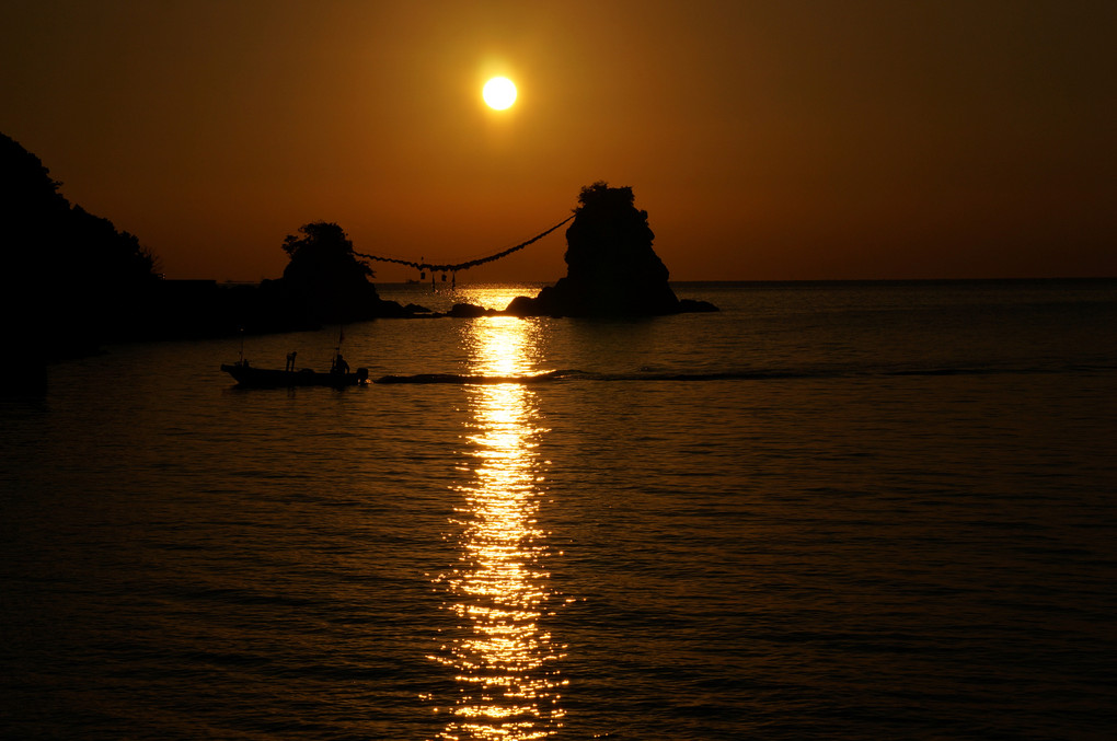 二見浦 夫婦岩 朝日 日の出の写真素材 - PIXTA
