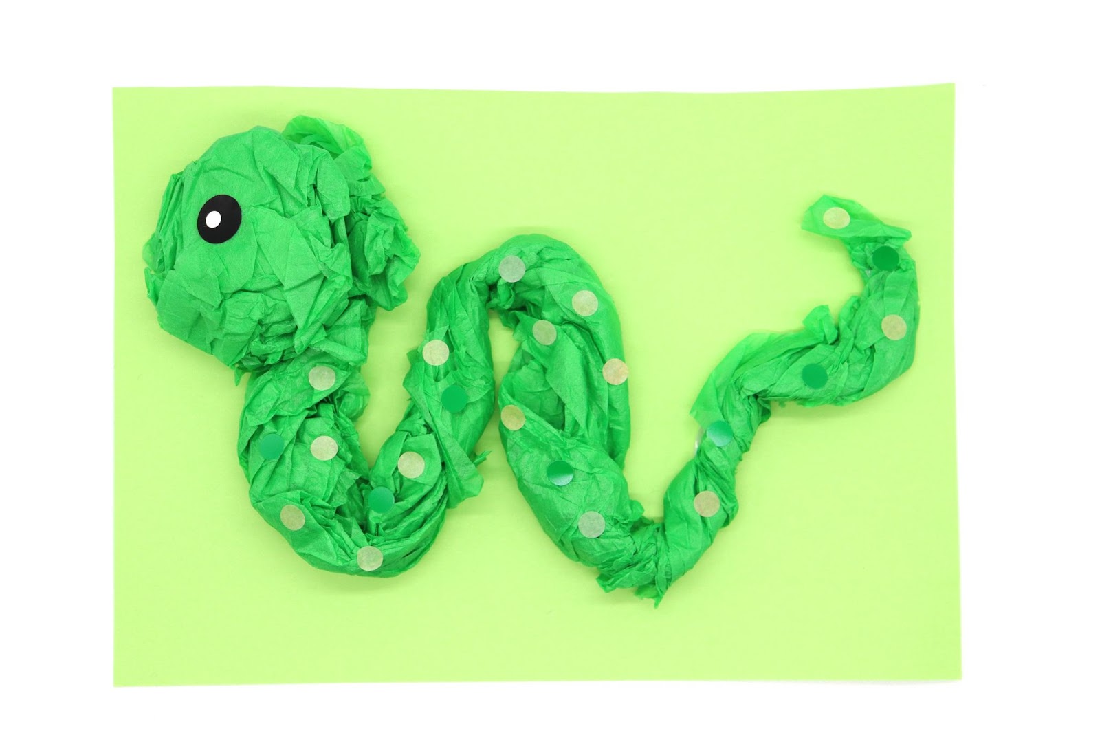 新年の製作活動お正月飾りと干支「へび」の作品紹介 - くじら保育園 天王寺園