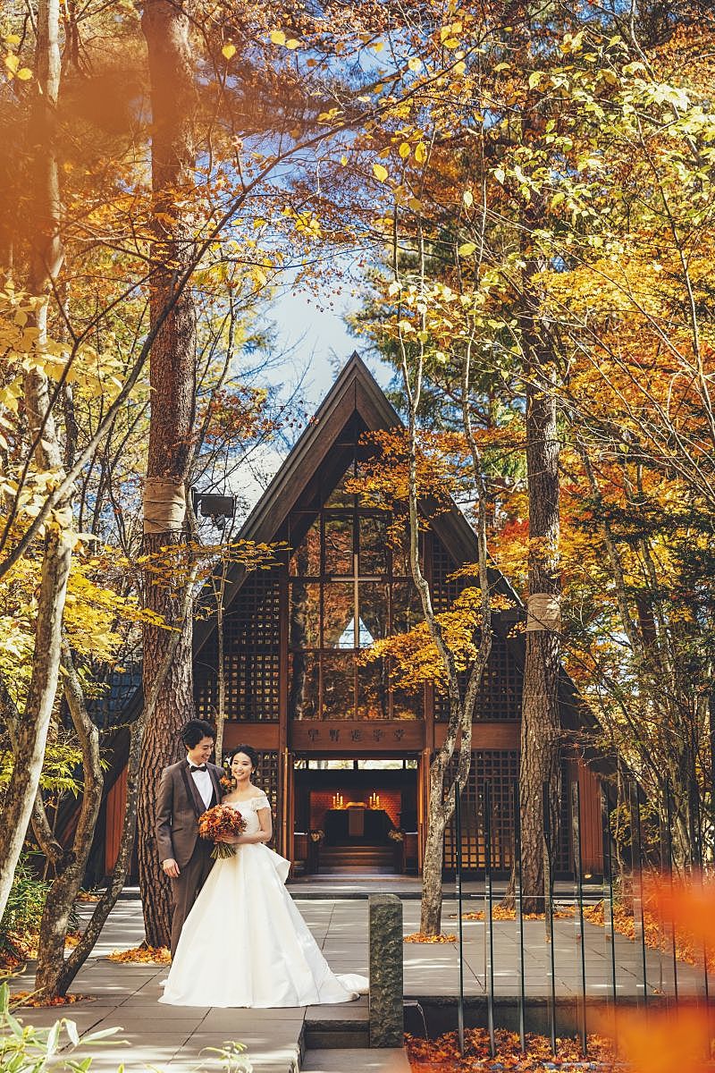 福井セリナ、軽井沢高原教会での結婚式を報告「当日の雨は私たちを祝福してくれていたよう」 - 芸能 : 日刊スポーツ