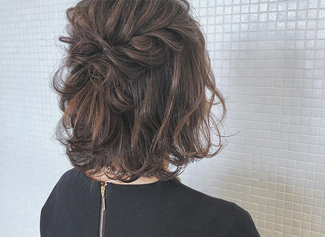 結婚式のハーフアップ 上品お呼ばれヘアアレンジを紹介！ロング・ミディアム・ボブetc.ゼクシィ