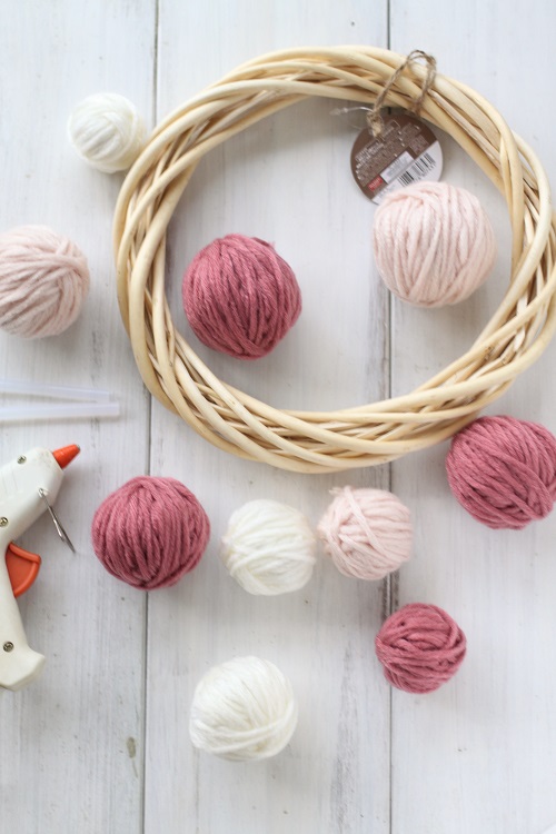 ニットボールのクリスマスリース。mimosaのあみもの日記～埼玉県 所沢市 の編み物教室～