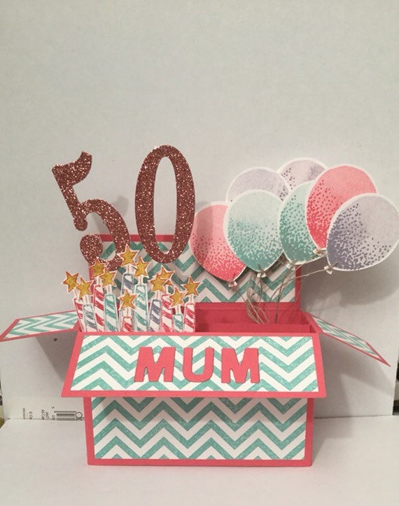 箱入りの手作りカード。風船とキャンドルが描かれたポップアップバースデーカード。誕生日、パーソナライズ - Etsy 日本