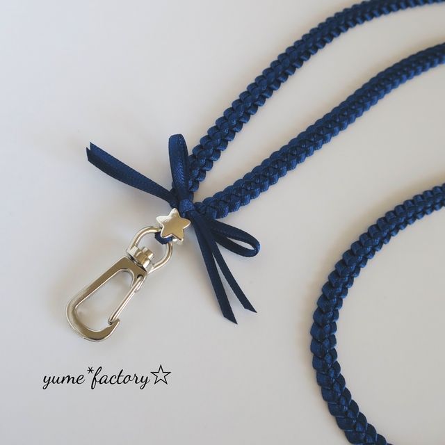 新色 リボンともしゃもしゃネックストラップ