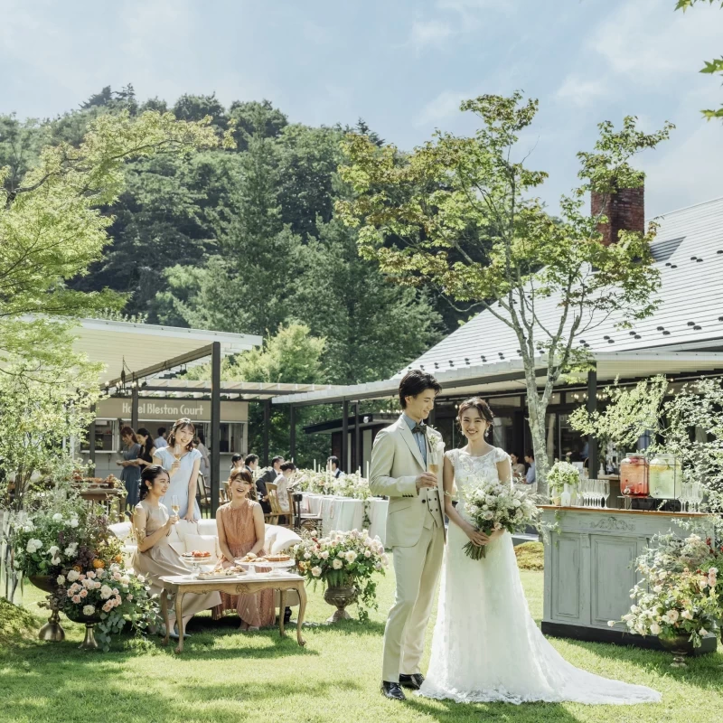 ガーデンウエディング」の魅力って？挙式や披露宴におすすめの季節や演出、注意点を解説ゼクシィ