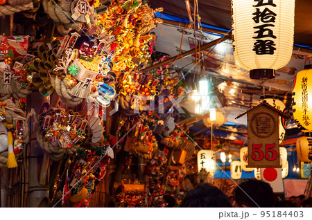 新宿・花園神社の酉の市名物 最後の見世物小屋を追ったドキュメンタリーが公開 : 映画ニュース - 映画.com