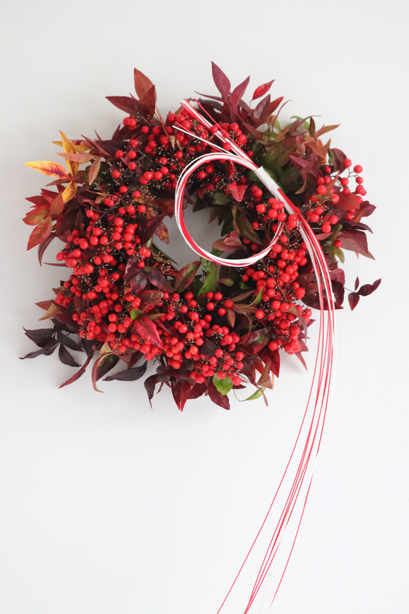 南天の実を使ったしめ縄リースを手作り