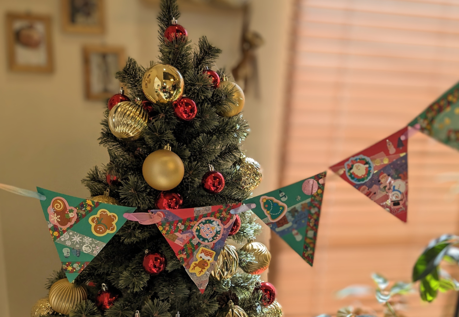 クリスマス飾り2pscクリスマスツリー2.7mモールDIYリースおしゃれ手作りクリスマスガーランドクリスマス用品松の葉モール壁掛け玄関ドア窓パーティー 装飾藤デコレーション置物部屋ギフ