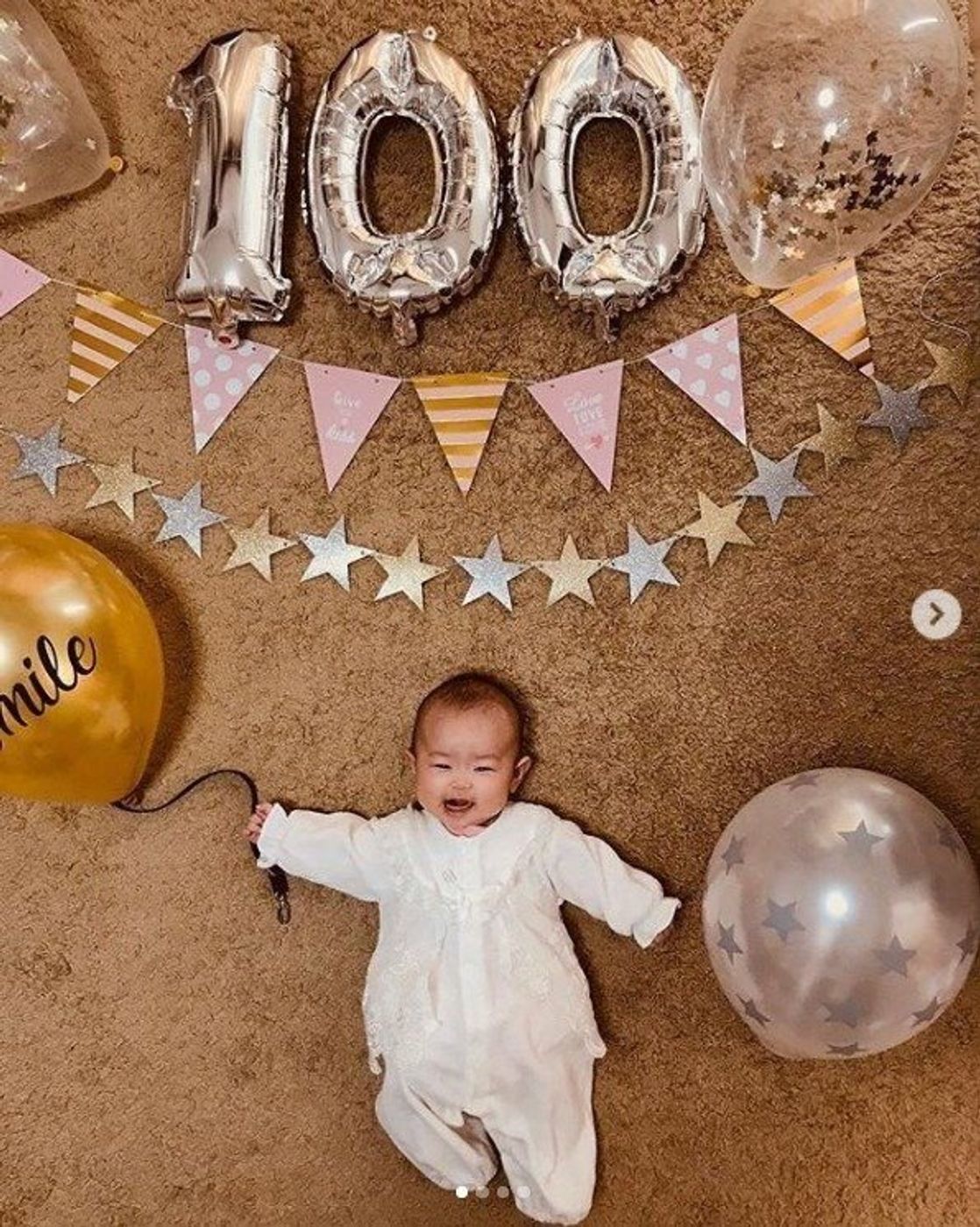 息子2歳お誕生日会♡ダイソー100均パーティーグッズで飾り付けの画像