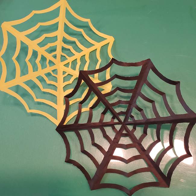 ハロウィン切り絵 実はとっても簡単！蜘蛛の巣の切り方ハロウィンshorts折り紙