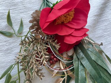 100均ダイソーの造花とグルーガンde簡単！しめ縄アレンジ