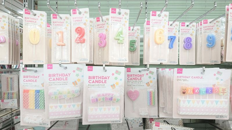 100均キャンドゥの誕生日グッズ5選！子供も喜ぶ飾り付けやティアラ、風船も◎イチオシichioshi