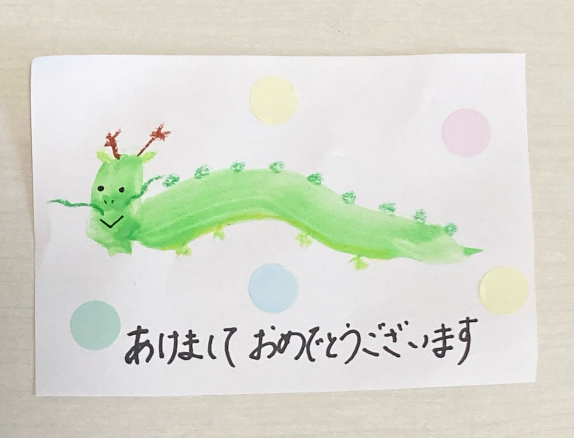 レジンで年賀状作ってみたが粘土レジンは前より上手くなった気がする！多分！ ヘビは楽だね、辰年は辛かったね🐲レジンハンドメイド年賀状巳年あけおめ