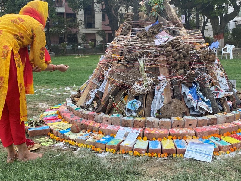 慣習破る女性たち、粉まみれで「ホーリー」祝う インド 写真9枚 国際ニュース：AFPBB News