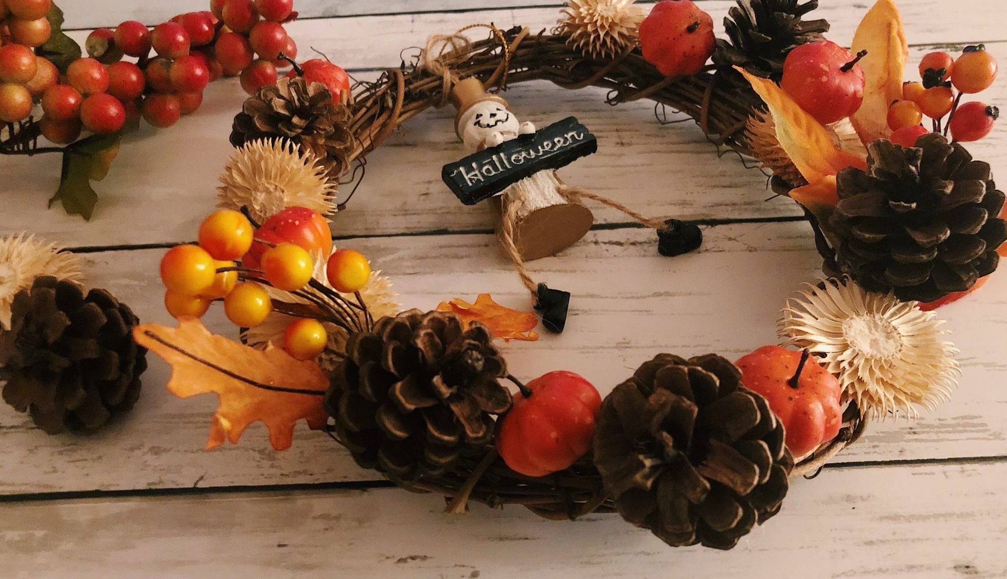 お部屋にシックな秋を飾ろう。「リース＆スワッグ」の作り方・デザインアイデア集キナリノ