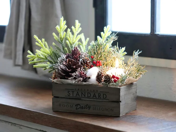 複数のキャンドルとクリスマス飾り 10179009498 の写真・イラスト素材アマナイメージズ