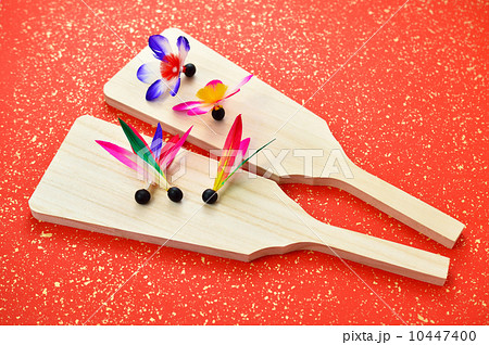 Amazon.co.jp: 羽子板用羽根5個入り羽根つき正月羽根つきの羽根羽子板用三本羽根 小玉: おもちゃ