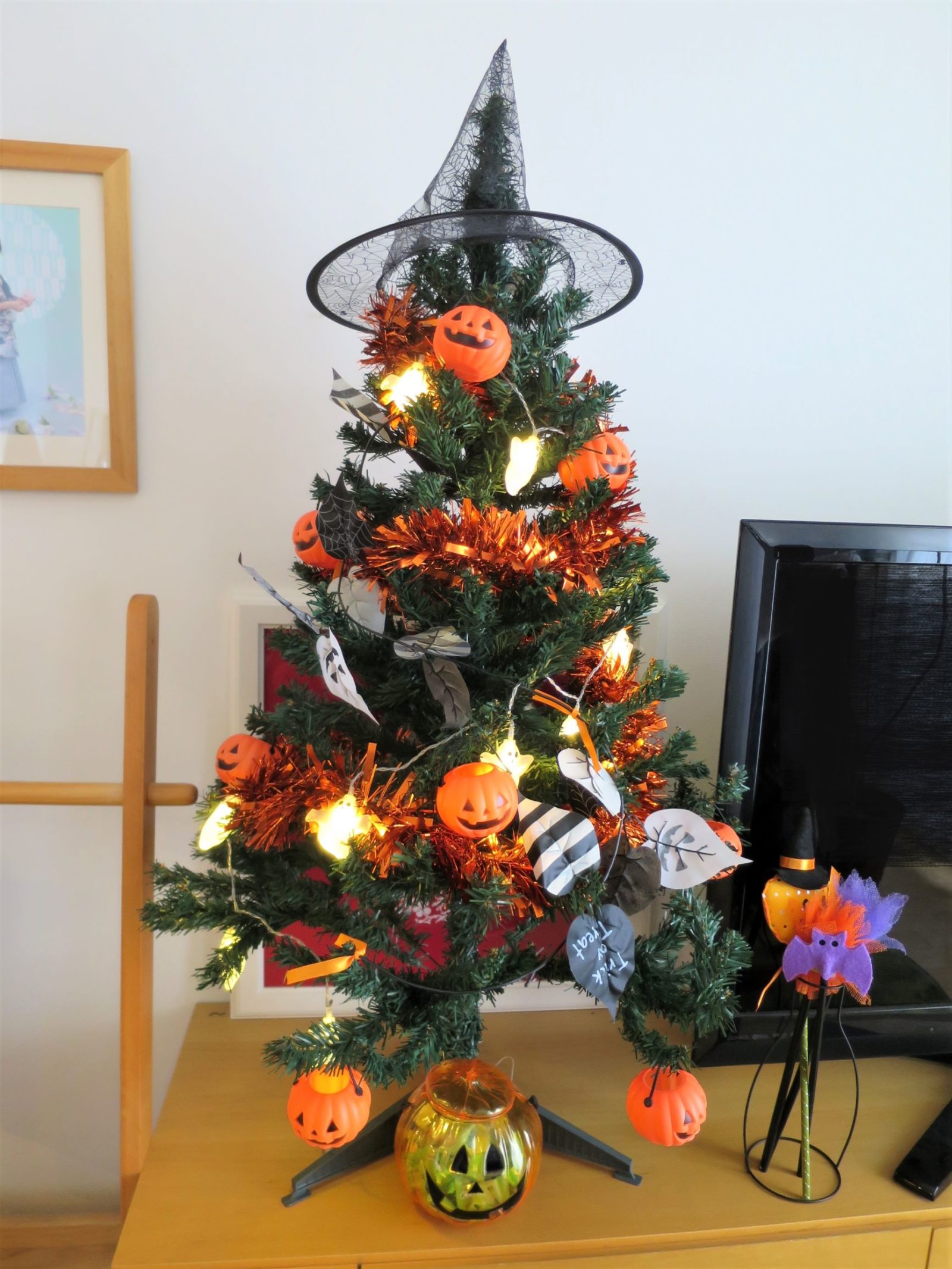 ハロウィンツリー パンプキンライト付 ブラックツリー 黒 ブラック 飾り 装飾 ディスプレイ パンプキン ゴースト オブジェ 置物 ハロウィーンハロウィン HALLOWEEN 店舗装飾 インテリア デコレーション かわいい おしゃれ かぼちゃ おばけ 秋 クリスマス恵月人形本舗