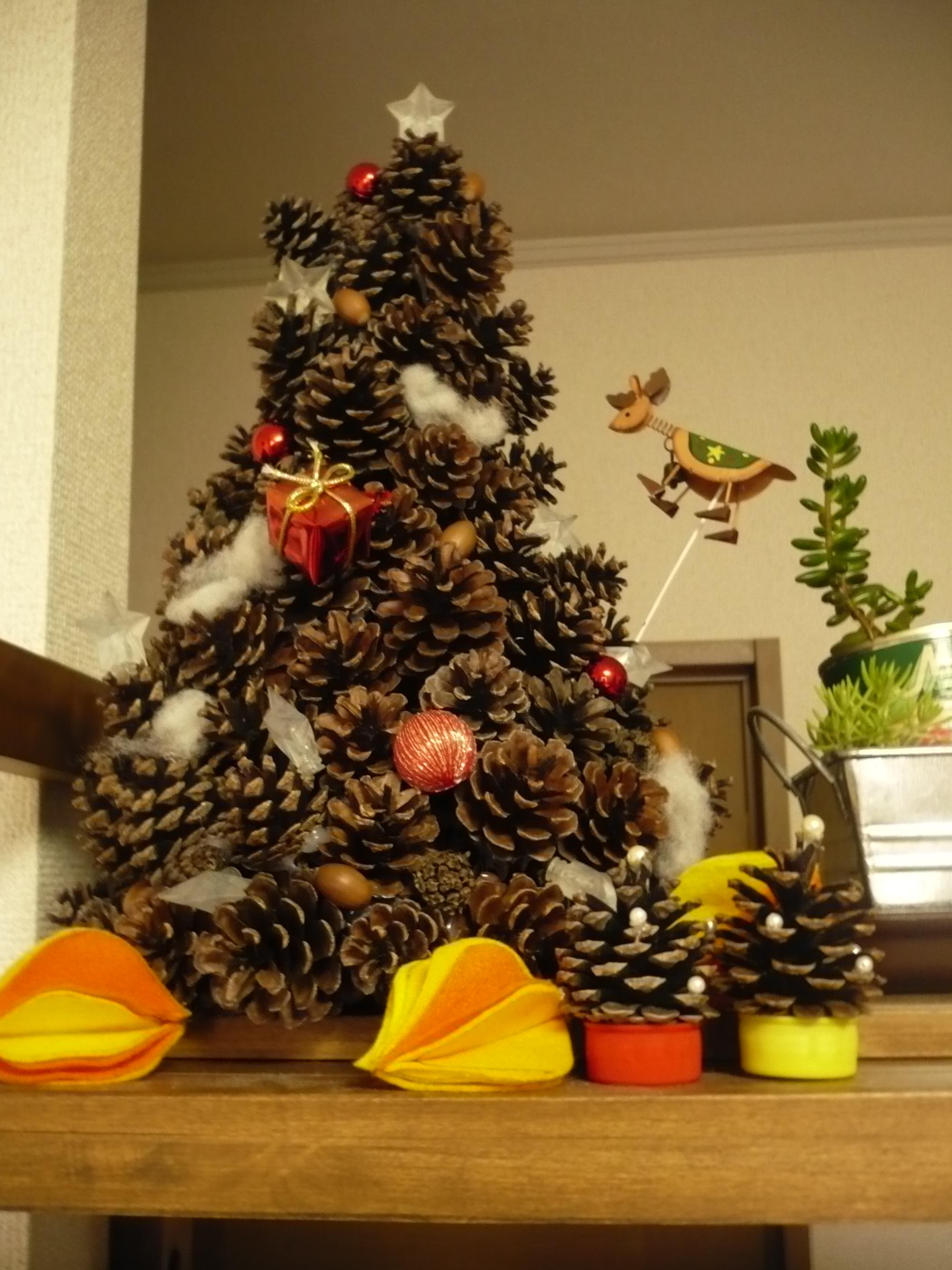 大きな松ぼっくりアレンジ」のアイデア 50 件松ぼっくり, クリスマス オーナメント, クリスマス デコレーション