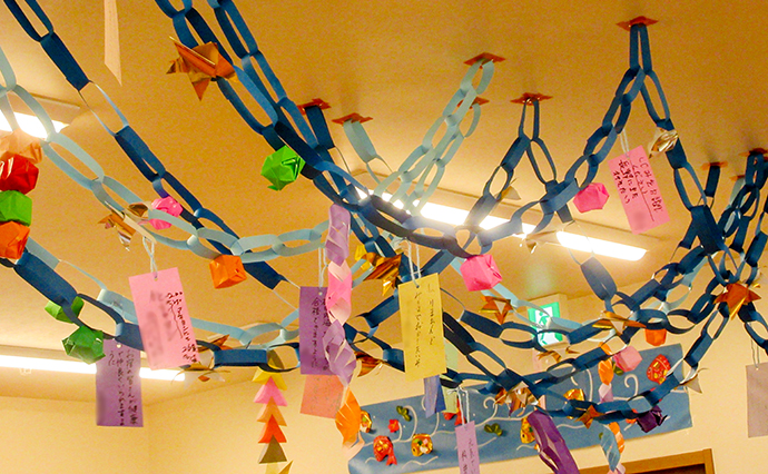 23 件の「七夕 天井飾り」や「七夕 飾り 子ども」のアイデアを見つけましょう七夕飾り 保育園、七夕 飾り 手作り、七夕 製作 保育 など