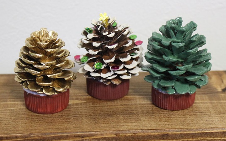 クリスマスリース 2023 ドア飾り 玄関 大きめ Lサイズ お洒落 北欧 松ぼっくり シック ゴールド