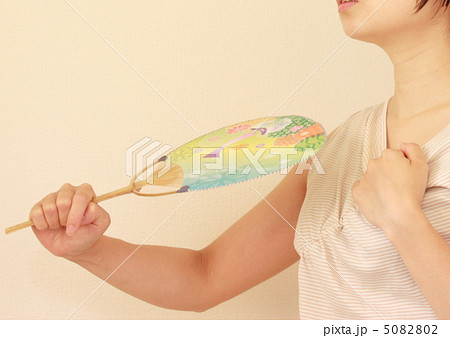 自動うちわあおぎ機、発売 しかもUSB給電 いつでも優しい風をあなたにねとらぼ