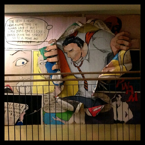 賑やかに飾り付けられた文化祭当日の教室スクールイベント・青春とノスタルジーのコンセプトイメージのイラスト素材104925501-PIXTA