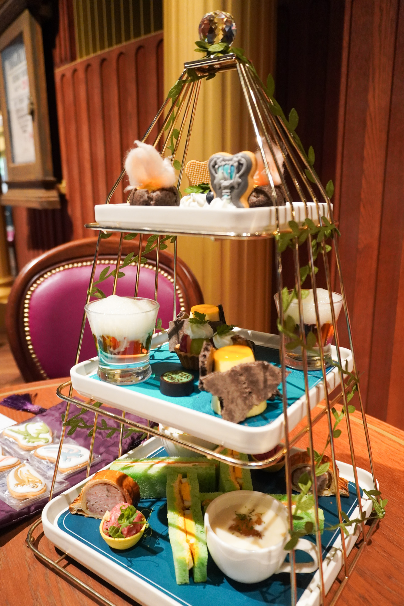 ハリー・ポッター スタジオツアー東京「アンブリッジ教授のアフタヌーンティー」メニュー 2023年9月14日木曜日 提供スタート♪ -魔法界ドットコムハリー・ポッター情報サイト