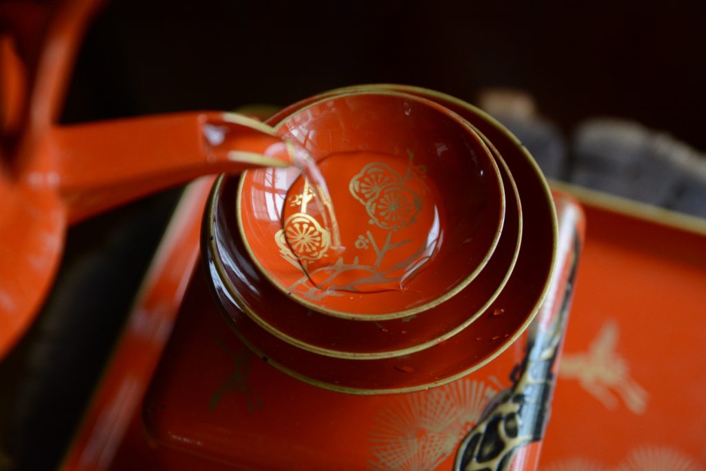 一年間の無病息災を願うお屠蘇 2023年のお屠蘇は日本酒とスパイスの「ネオお屠蘇」をお楽しみください日本酒造組合中央会のプレスリリース