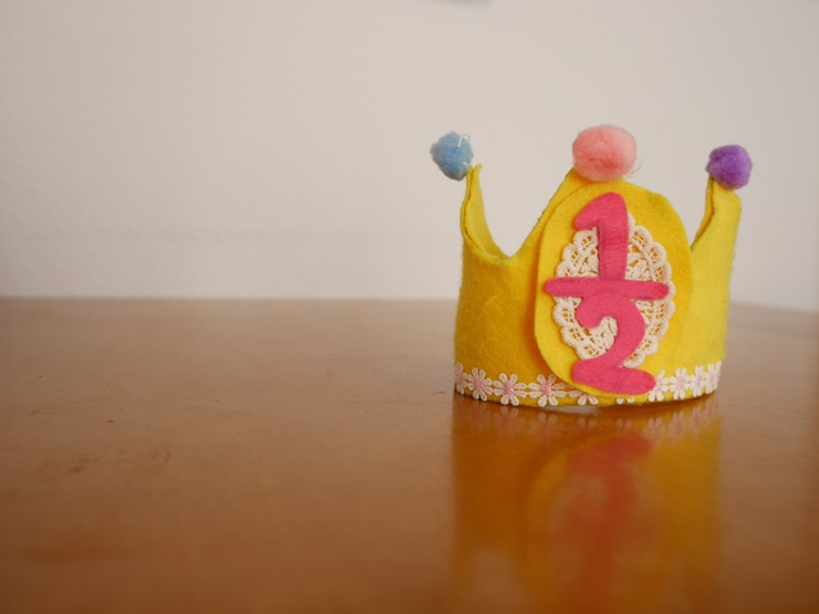 ティアラ」のアイデア 10 件王冠 手作り, 王冠 作り方, フェルト王冠